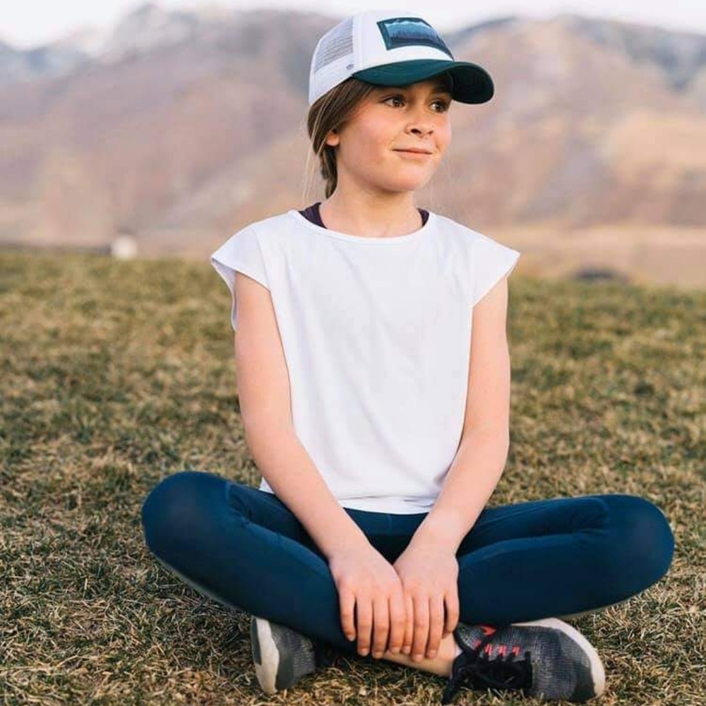 NWT Girls trucker hiking hat